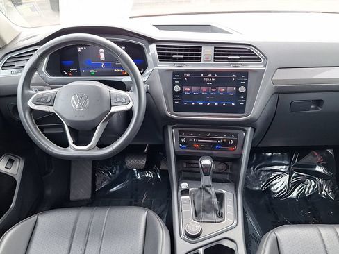Used 2022 Volkswagen Tiguan SE AWD/4WD image 13