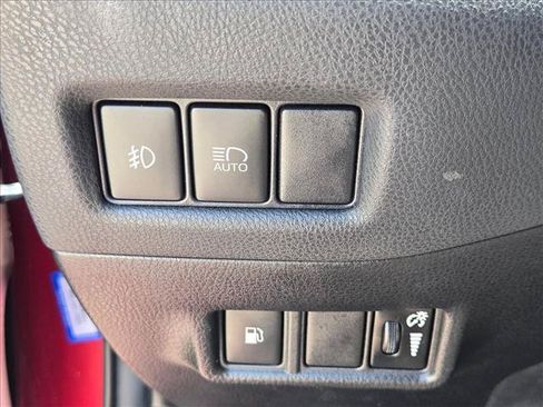 Used 2019 Toyota C-HR Limited FWD image 19