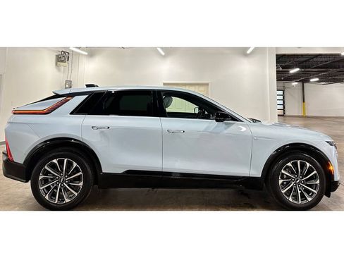 Used 2024 Cadillac Lyriq Sport RWD image 9