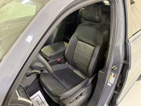 Used 2022 Volkswagen Atlas Cross Sport SE FWD image 10