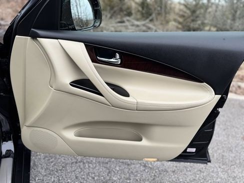 Used 2017 INFINITI QX50 AWD w/ Premium Plus Package image 17