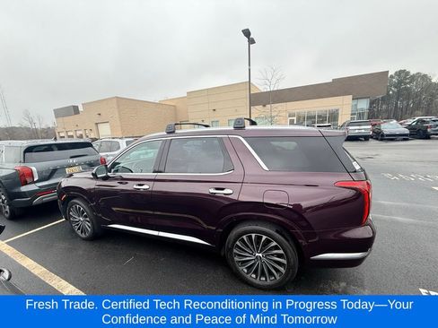 Used 2023 Hyundai Palisade Calligraphy image 2
