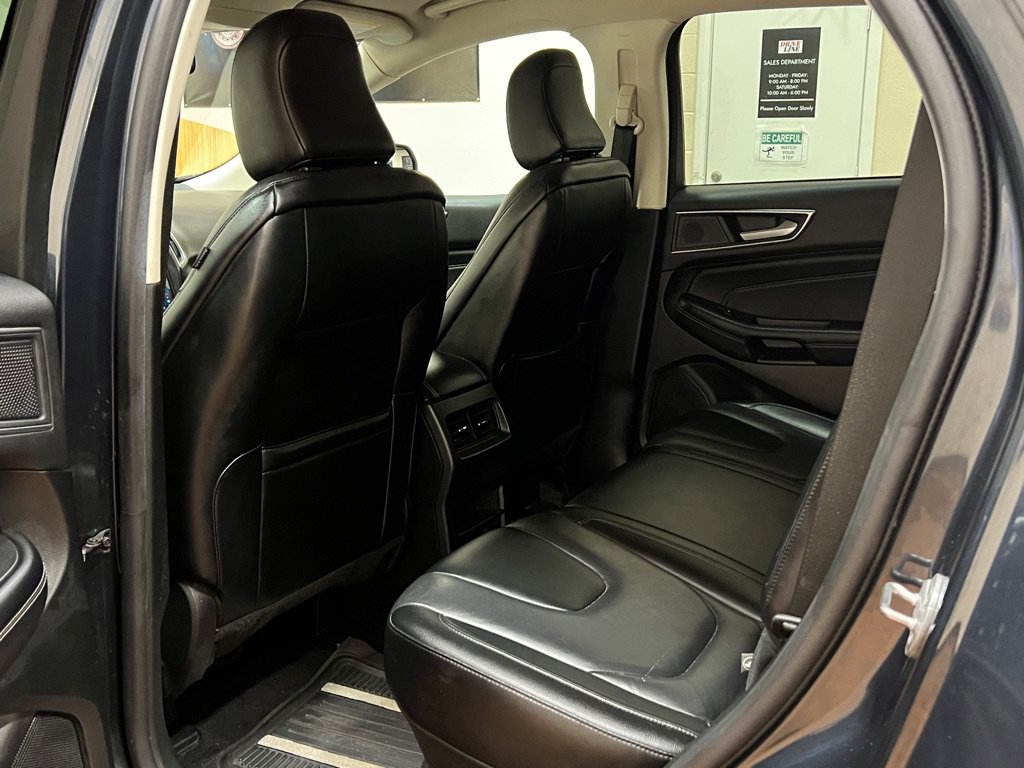 Used 2022 Ford Edge Titanium AWD/4WD image 16