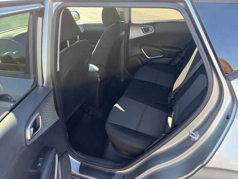 Used 2022 Kia Soul LX FWD image 11