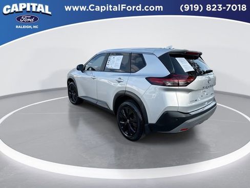 Used 2022 Nissan Rogue SV image 6