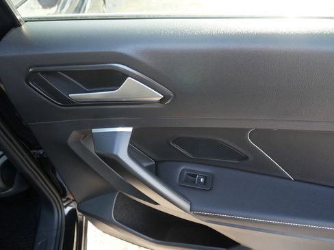 Used 2022 Volkswagen Tiguan SE image 28