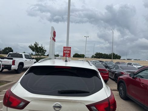 Used 2017 Nissan Rogue Sport SV w/ SV Premium Package FWD image 5
