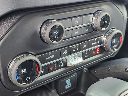 New 2025 Ford Bronco Badlands image 21