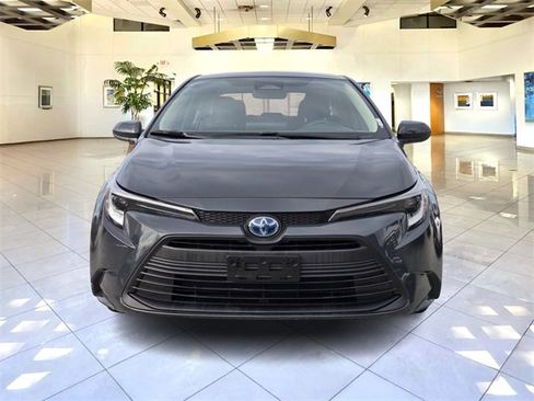 Used 2023 Toyota Corolla LE image 2