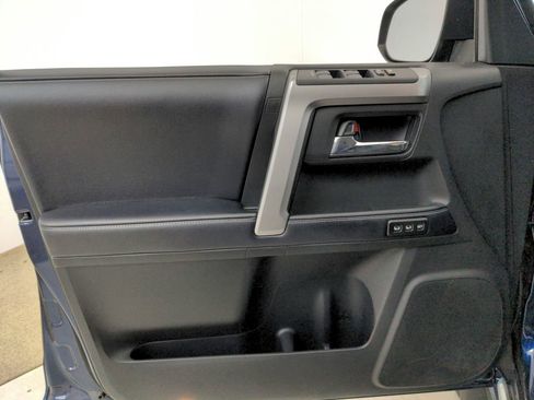 Used 2018 Toyota 4Runner Limited AWD/4WD image 26