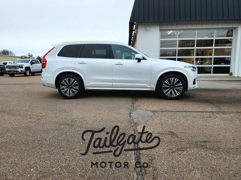 Used 2021 Volvo XC90 T6 Momentum w/ Climate Package image 1