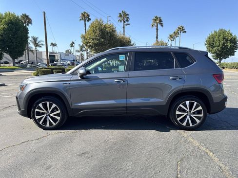 Used 2024 Volkswagen Taos SE image 5