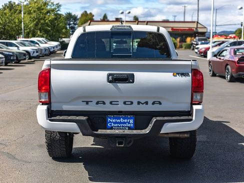 Used 2017 Toyota Tacoma TRD Sport w/ Tow Package RWD image 11
