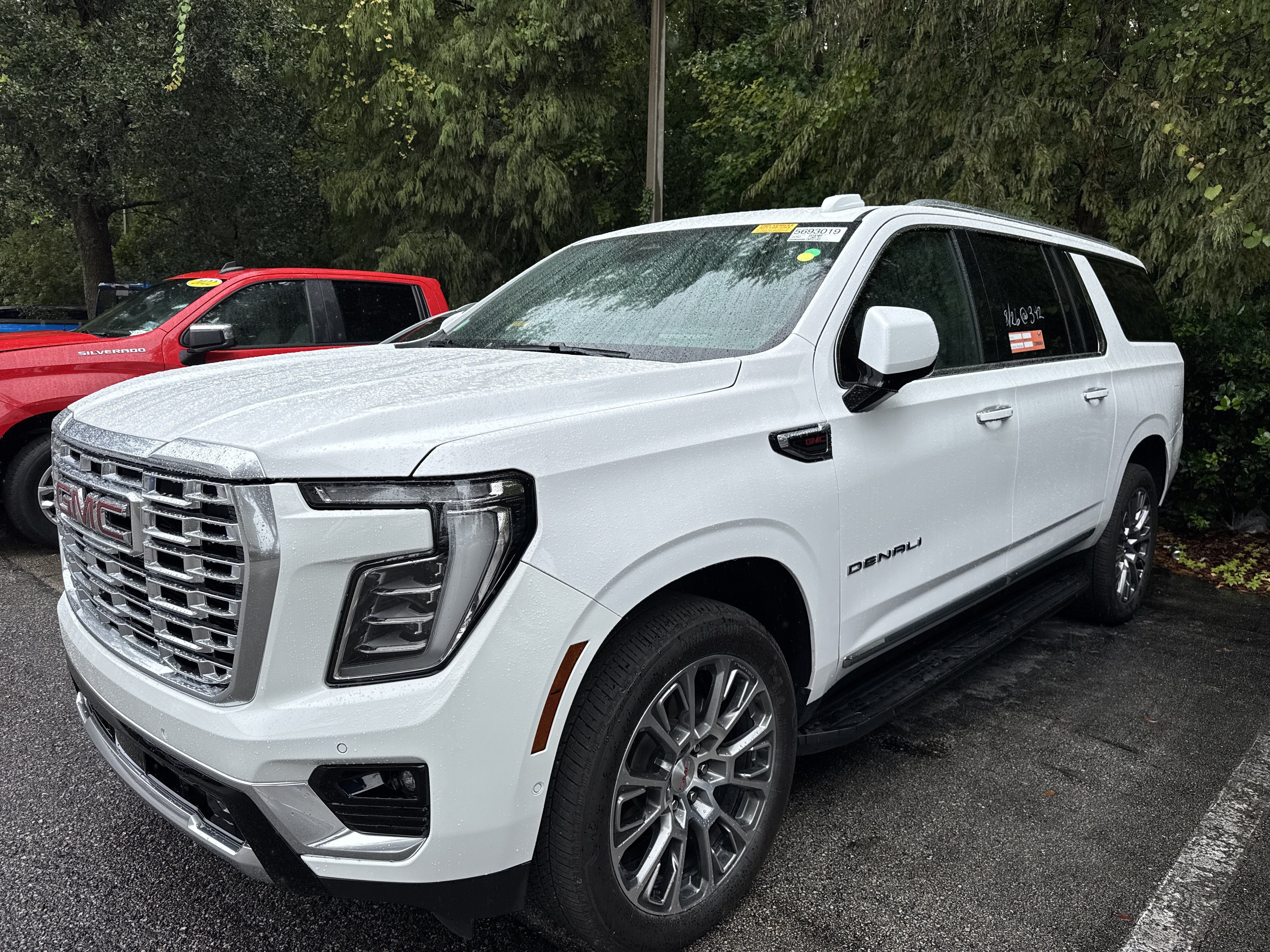 Used 2025 GMC Yukon XL Denali AWD/4WD image 1