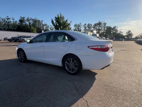 Used 2015 Toyota Camry SE FWD image 4