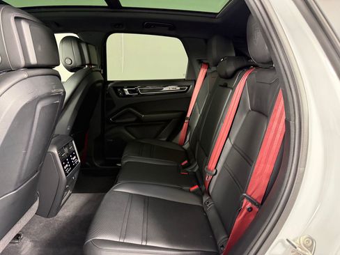 Certified 2023 Porsche Cayenne Platinum Edition image 16