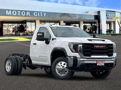 New 2025 GMC Sierra 3500 Pro w/ Convenience Package