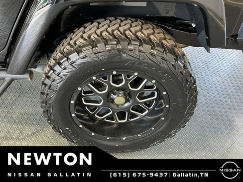 Used 2018 Jeep Wrangler Unlimited Sahara AWD/4WD image 46