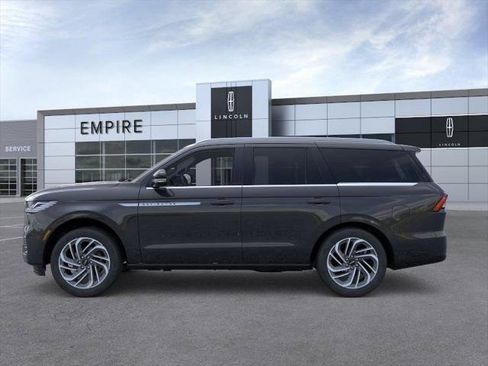 New 2026 Lincoln Navigator Reserve AWD/4WD image 3