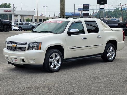 Used 2012 Chevrolet Avalanche LTZ RWD image 4