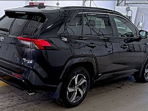 Used 2023 Toyota RAV4 SE w/ Weather & Moonroof Package AWD/4WD image 4
