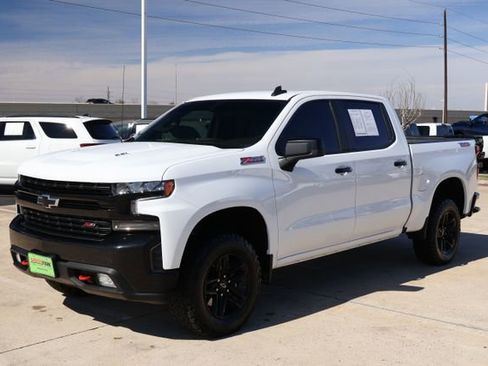 Used 2021 Chevrolet Silverado 1500 LT Trail Boss w/ Convenience Package II image 3