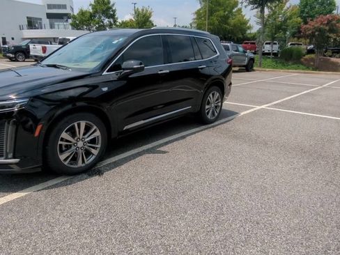 Used 2022 Cadillac XT6 Premium Luxury w/ Platinum Package AWD/4WD image 4
