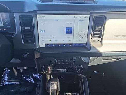 Used 2022 Ford Bronco Outer Banks w/ Sasquatch Package image 16