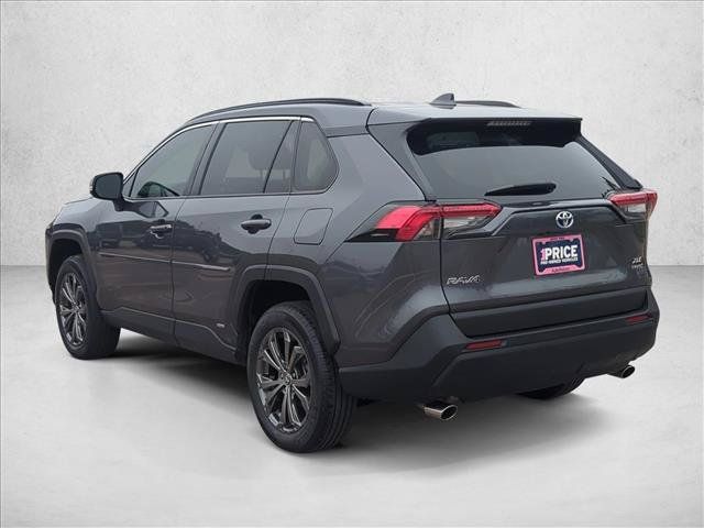 Used 2022 Toyota RAV4 XLE Premium AWD/4WD image 7