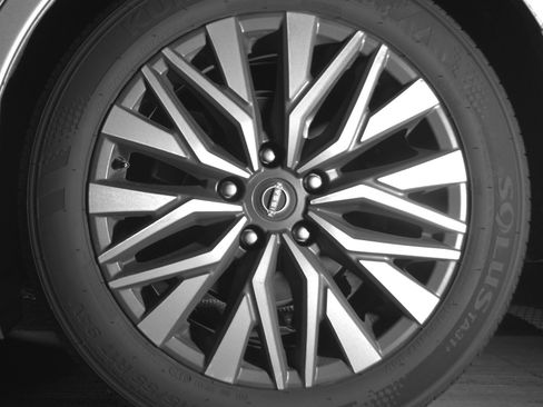Used 2024 Nissan Altima 2.5 SV FWD image 14