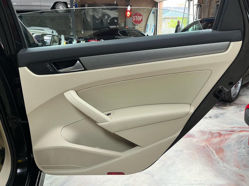 Used 2014 Volkswagen Passat TDI SE FWD image 31