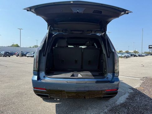 Certified 2025 Cadillac Escalade Sport Platinum w/ LPO, ONYX Package AWD/4WD image 13