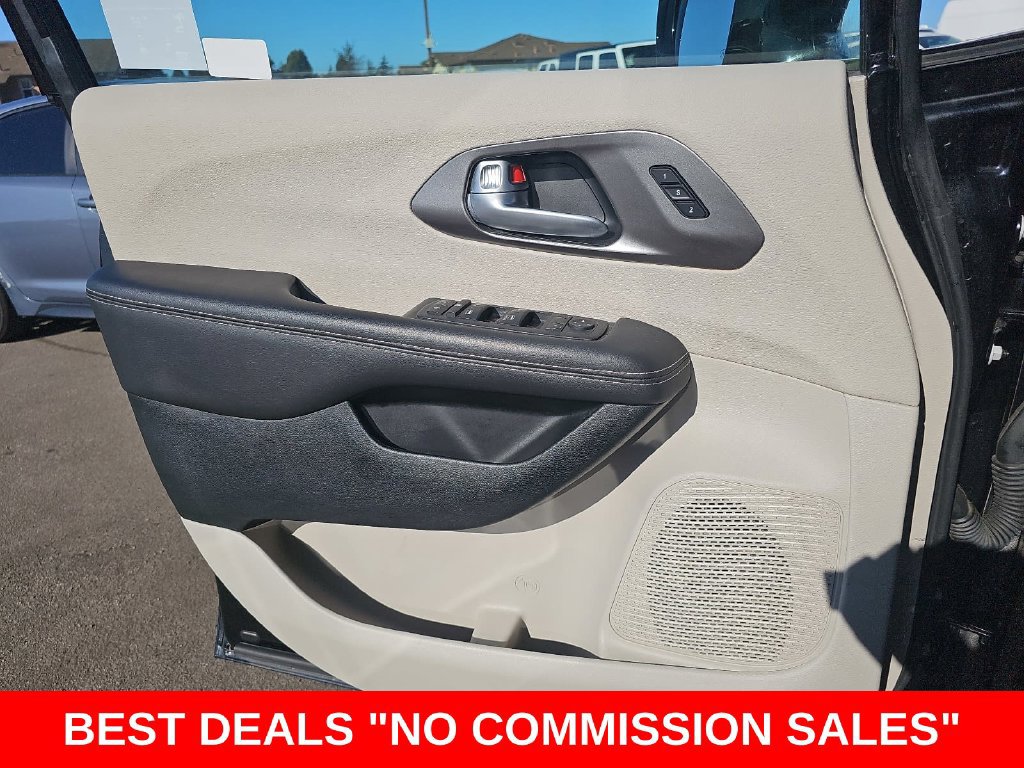 Used 2024 Chrysler Pacifica Touring-L FWD image 28