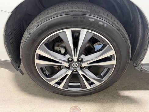Used 2020 Nissan Pathfinder Platinum image 28