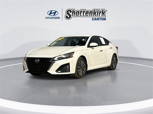 Used 2023 Nissan Altima 2.5 SV image 4