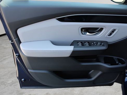 Used 2025 Honda Pilot EX-L image 18