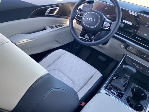 New 2026 Kia Carnival SX w/ SX Dark Edition Package image 12