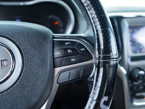 Used 2018 Jeep Grand Cherokee Laredo image 27