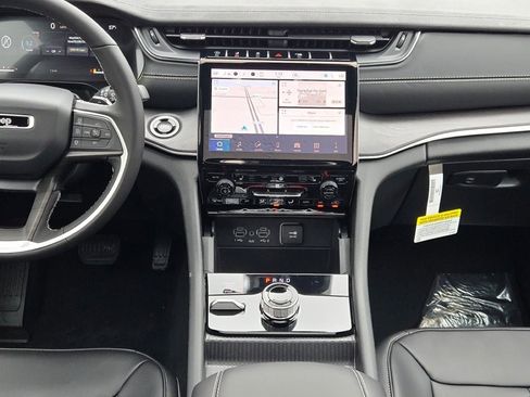 New 2025 Jeep Grand Cherokee Limited w/ Black Appearance Package image 21