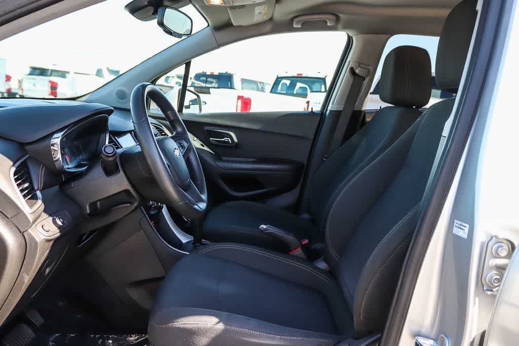 Used 2022 Chevrolet Trax LS w/ Tint and Cruise Package FWD image 17