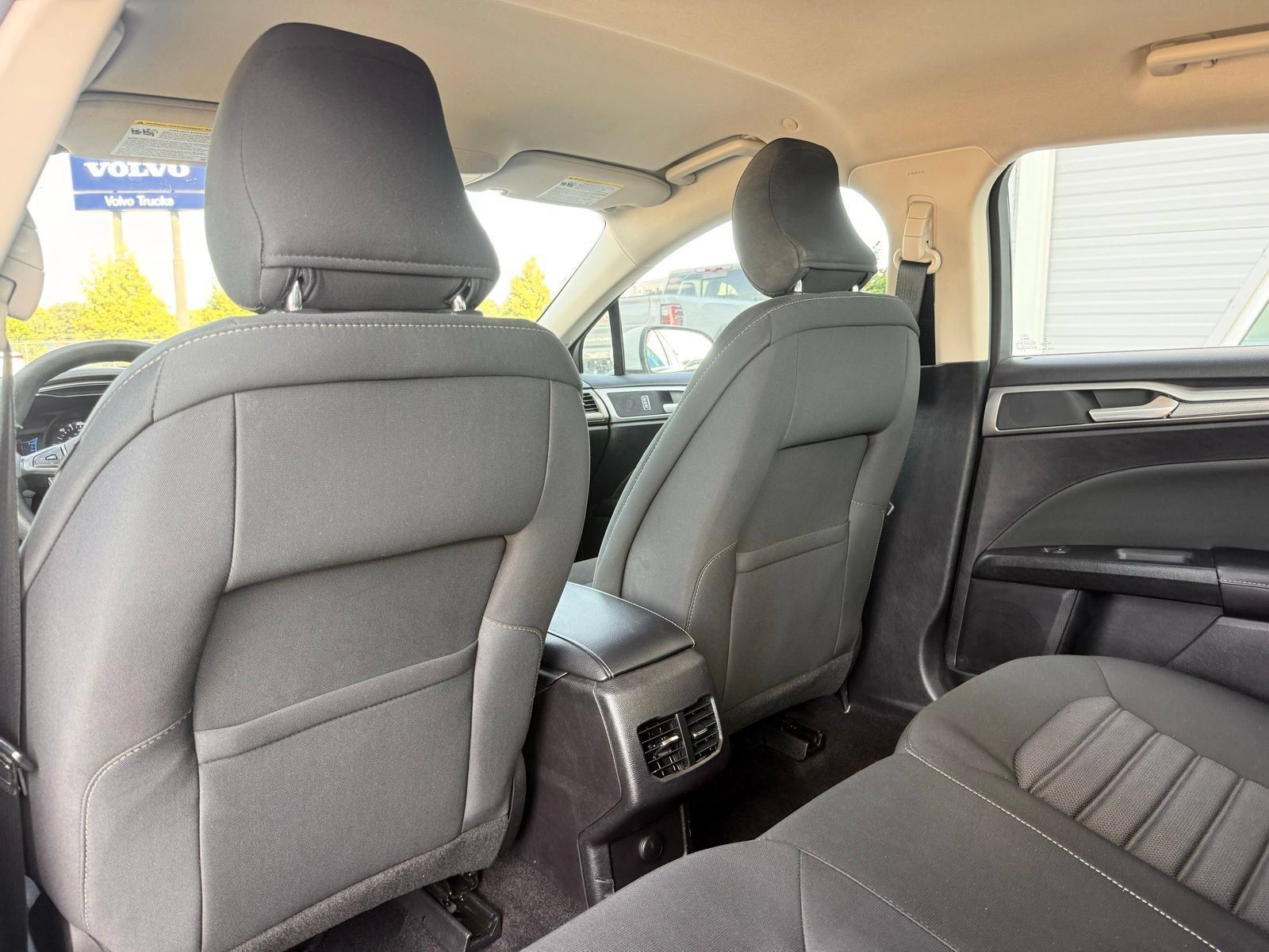 Used 2019 Ford Fusion SE FWD image 15