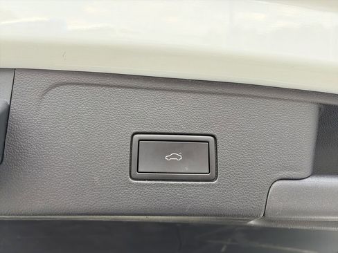 Used 2024 Volkswagen Atlas Cross Sport SE image 30