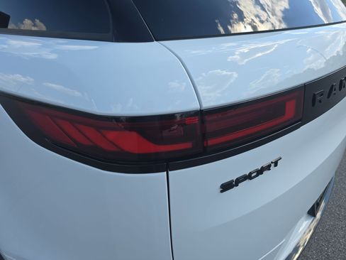 Used 2024 Land Rover Range Rover Sport Dynamic SE image 34