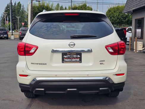 Used 2017 Nissan Pathfinder SL AWD/4WD image 4