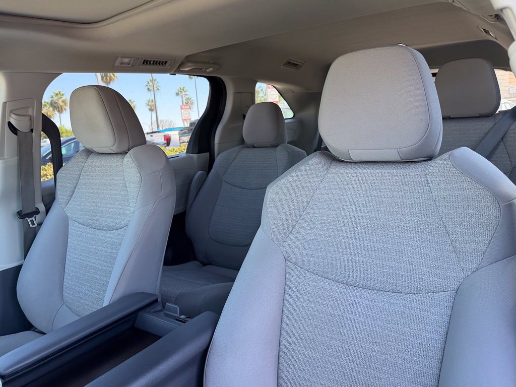 Used 2021 Toyota Sienna LE w/ LE Plus Package FWD image 12