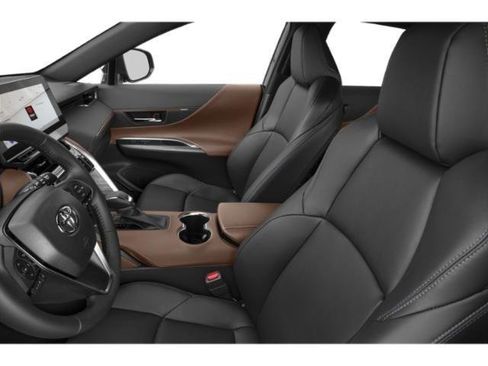 Used 2024 Toyota Venza XLE image 12