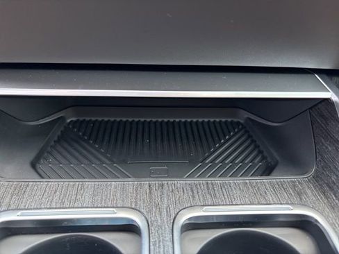 Used 2025 BMW 750e xDrive image 27