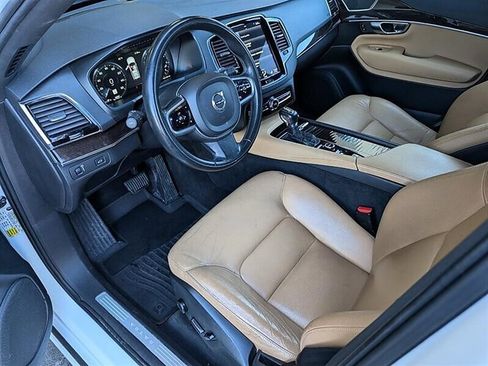 Used 2017 Volvo XC90 T6 Momentum w/ Vision Package image 2