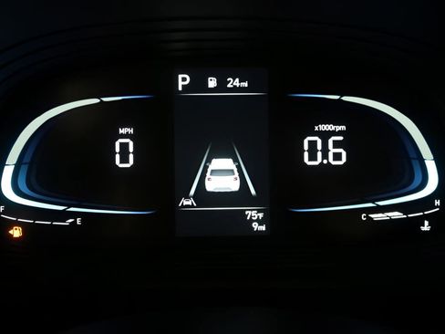 New 2025 Hyundai Venue Limited FWD image 14