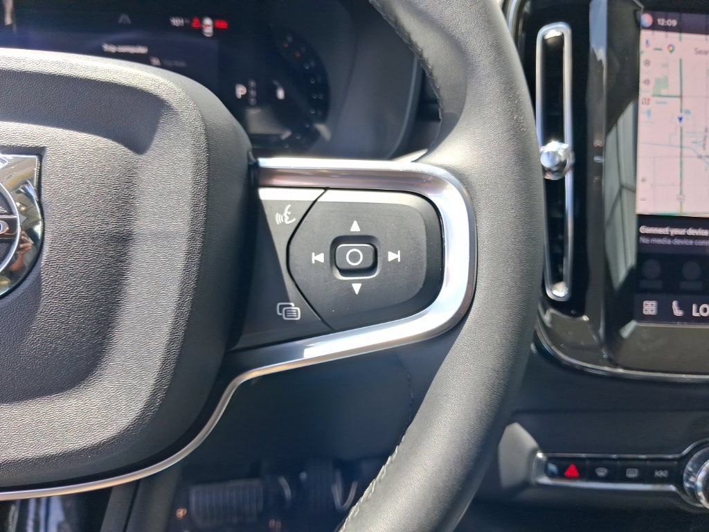 Used 2025 Volvo XC40 B5 Ultra AWD/4WD image 21